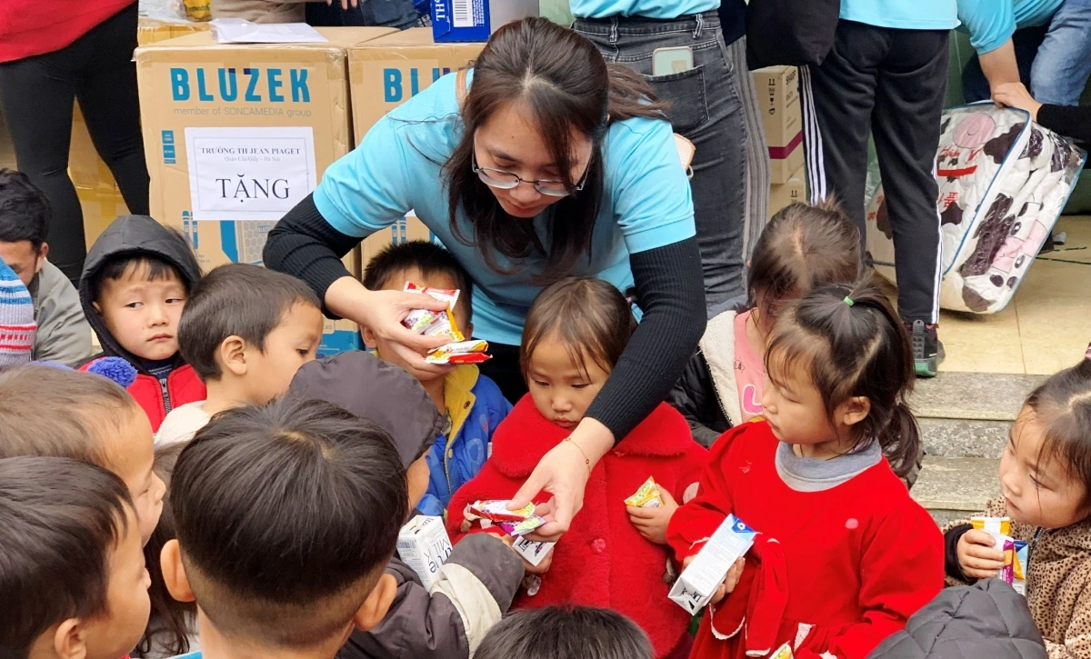 [Báo điện tử VOV] Mang “đông ấm” đến với trẻ vùng cao Sùng Đô