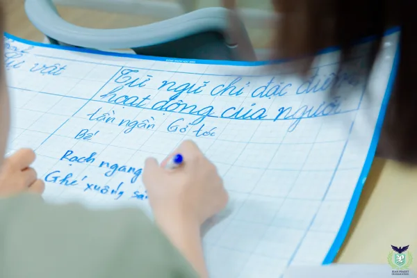 MỘT NGÀY ĐI HỌC CỦA CHA MẸ TẠI LỚP HỌC ĐẶC BIỆT CỦA JEAN PIAGET