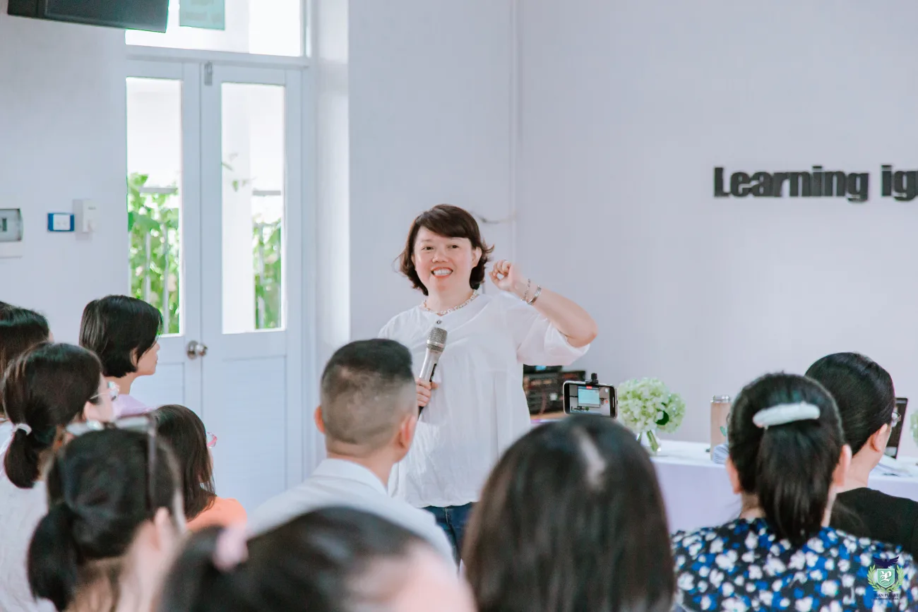 [Chuyên trang số Báo Phụ nữ Thủ đô] Trường tiểu học ở quận Cầu Giấy với cách học Sử độc đáo: Trẻ "thấm" lòng yêu nước từ vô vàn hoạt động thú vị