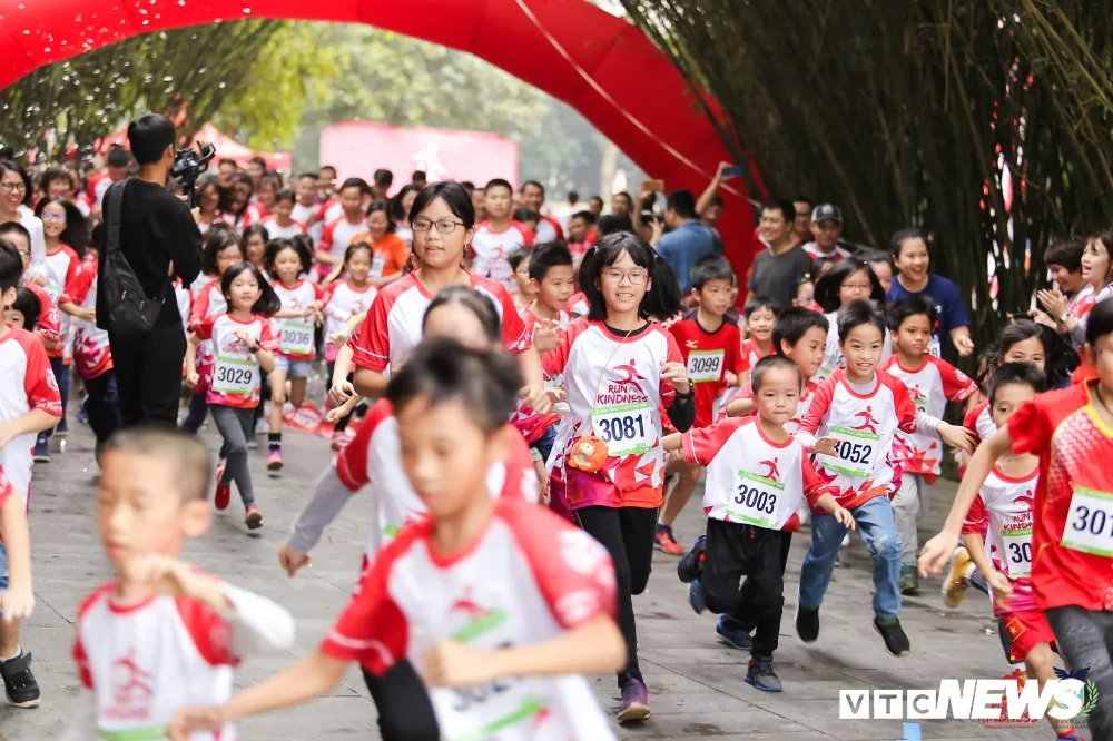 [Báo điện tử VTC News] Học sinh cấp 1 ở Hà Nội thi chạy bộ gây quỹ từ thiện trước Giáng sinh