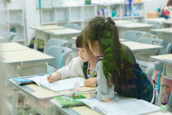 Những màu sắc ẩn sâu trong từng bài viết của học sinh gặp khó khăn môn Tiếng Việt lớp 4 (4Blue)