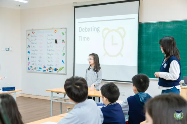 TỪ ĐỌC HIỂU ĐẾN NĂNG LỰC THỂ HIỆN BẢN THÂN: LỘ TRÌNH TIẾNG ANH BỀN VỮNG VÀ NÂNG CAO TẠI JP