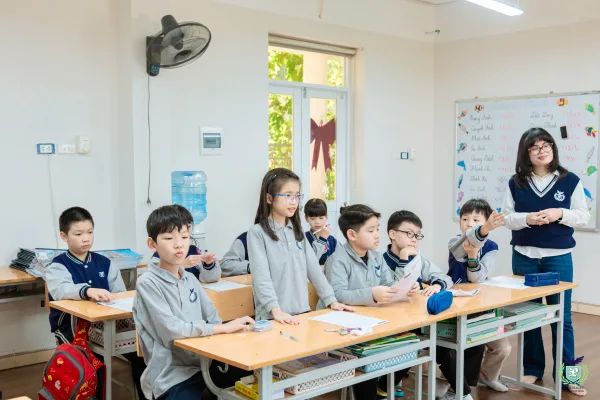 TỪ ĐỌC HIỂU ĐẾN NĂNG LỰC THỂ HIỆN BẢN THÂN: LỘ TRÌNH TIẾNG ANH BỀN VỮNG VÀ NÂNG CAO TẠI JP