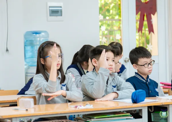 TỪ ĐỌC HIỂU ĐẾN NĂNG LỰC THỂ HIỆN BẢN THÂN: LỘ TRÌNH TIẾNG ANH BỀN VỮNG VÀ NÂNG CAO TẠI JP